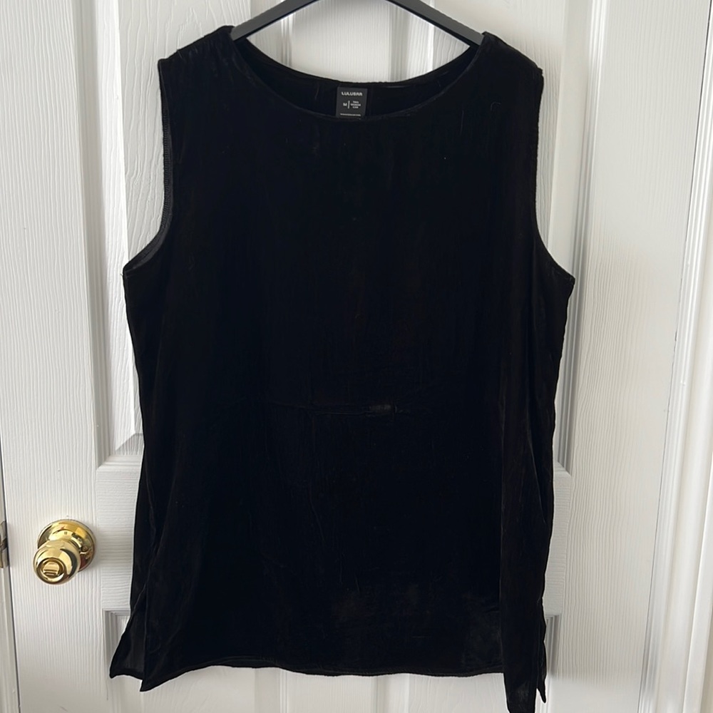 Brand new velvet-type polyester Size M Black LULUSAR